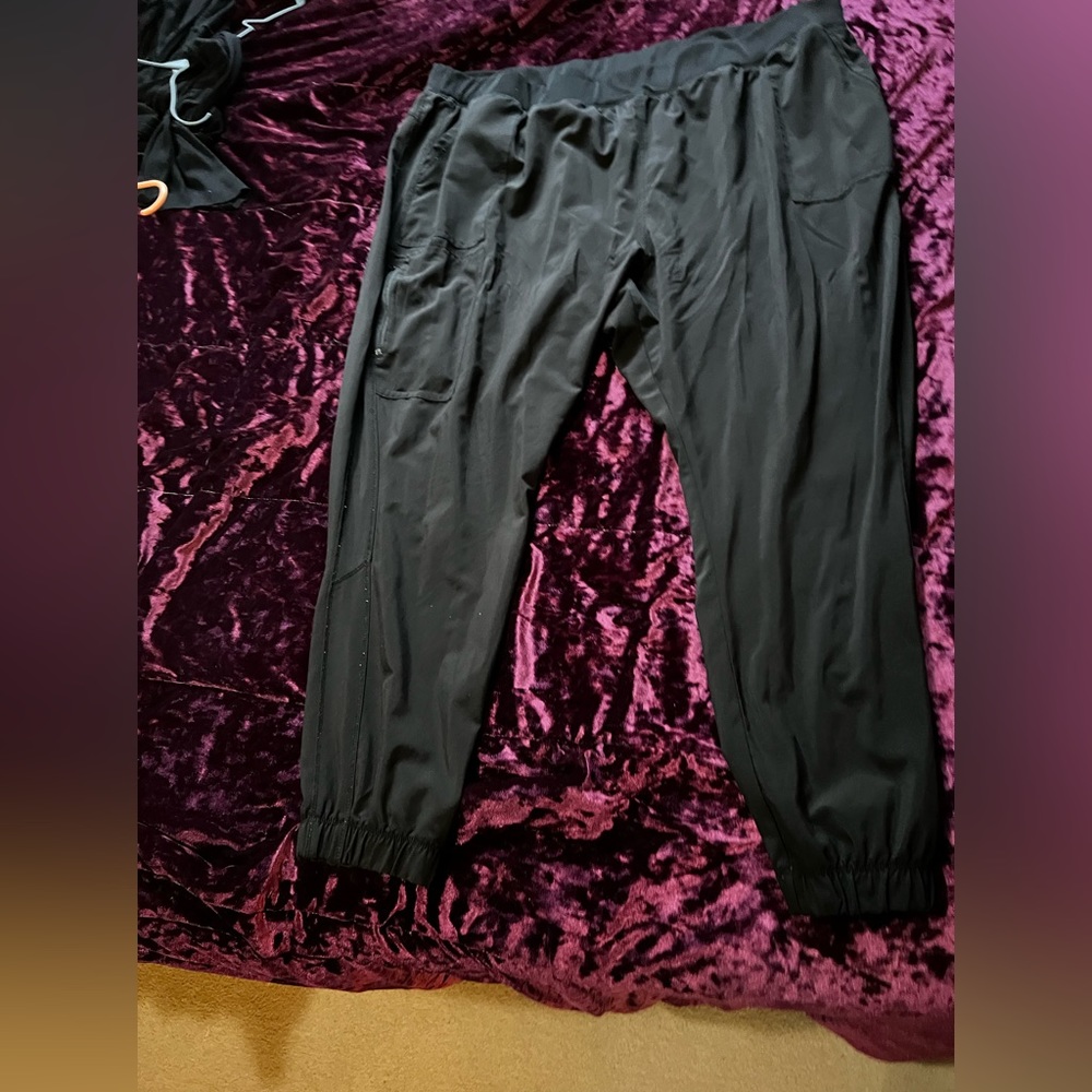 Black scrunched ankle scrub pants! Size 5x!